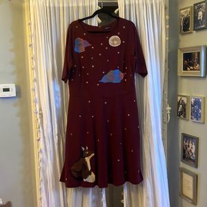 Stretch cotton, maroon embroidered dress with three-quarter sleeve. Zipper back.